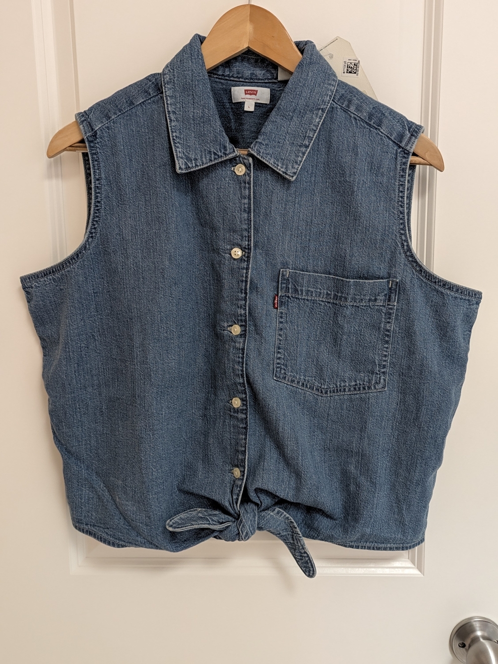 NWT Levi's Denim Sleeveless Rumi Button-Front Tie-Hem Top in Medium Blue